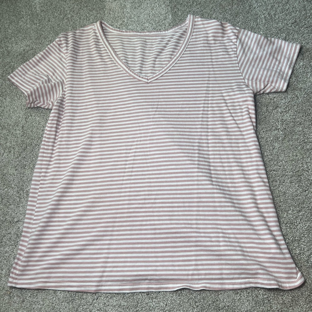 AMERICAN EAGLE SOFT TSHIRT SIZE SMALL STRIPPED WHITE AND PINK